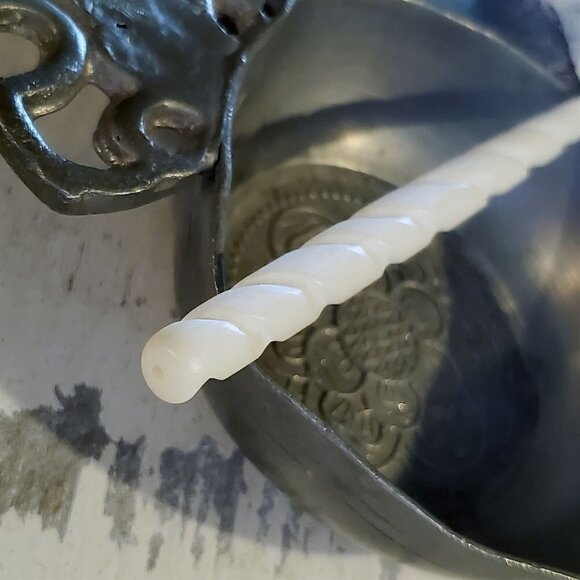 Handcrafted Avant Garde India Off White Carved Twisted Buffalo Bone Hair Stick - Picture 9 of 11